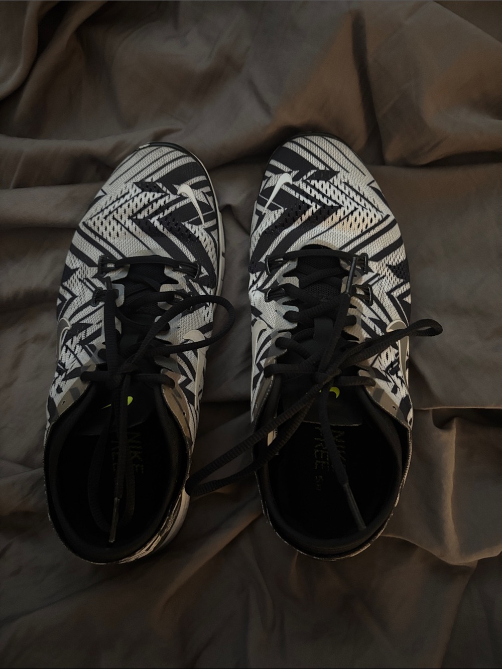 Nike Men's Black and White Patterned Running Sneakers